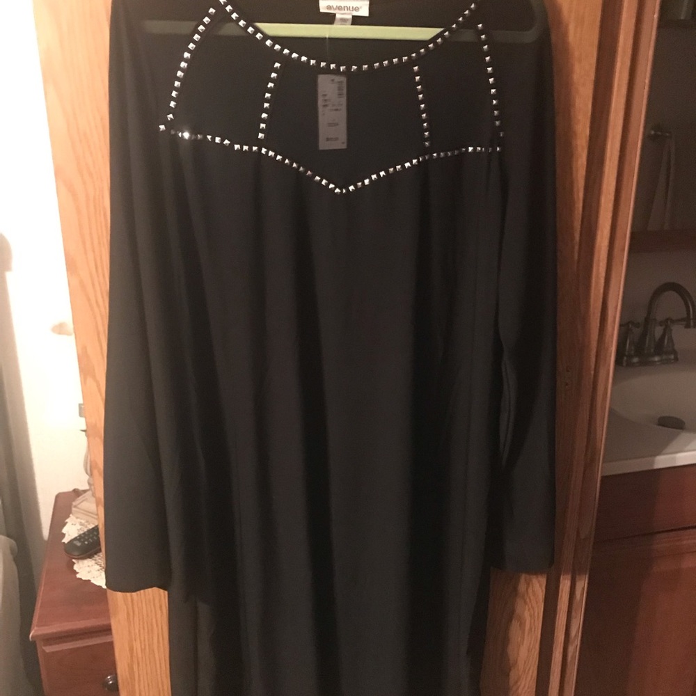 NWT Avenue Black & Silver Holiday Dress